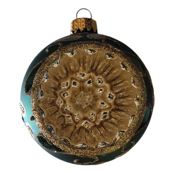 2 Unique Treasures Collection Limited Series Red Green Glass Indent Ornament - Picture 4 of 12